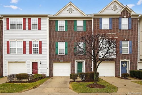 36366 Dominion Cir, Sterling Heights, MI, 48310-7458 | Card Image