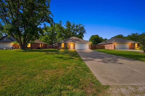 402 Robertson St, Collinsville, TX, 76233-5359 | Card Image