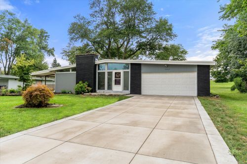 18825 Nola St, Livonia, MI, 48152-3927 | Card Image