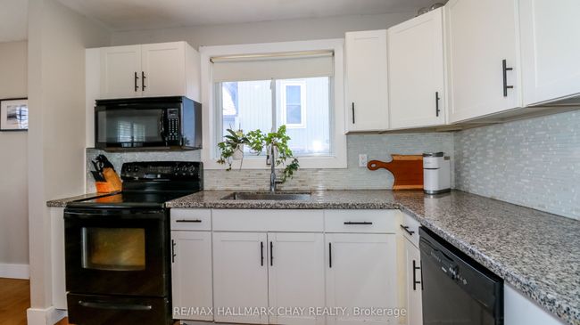 51 Christie Cres, House other with 4 bedrooms, 2 bathrooms and 4 parking in Barrie ON | Image 15