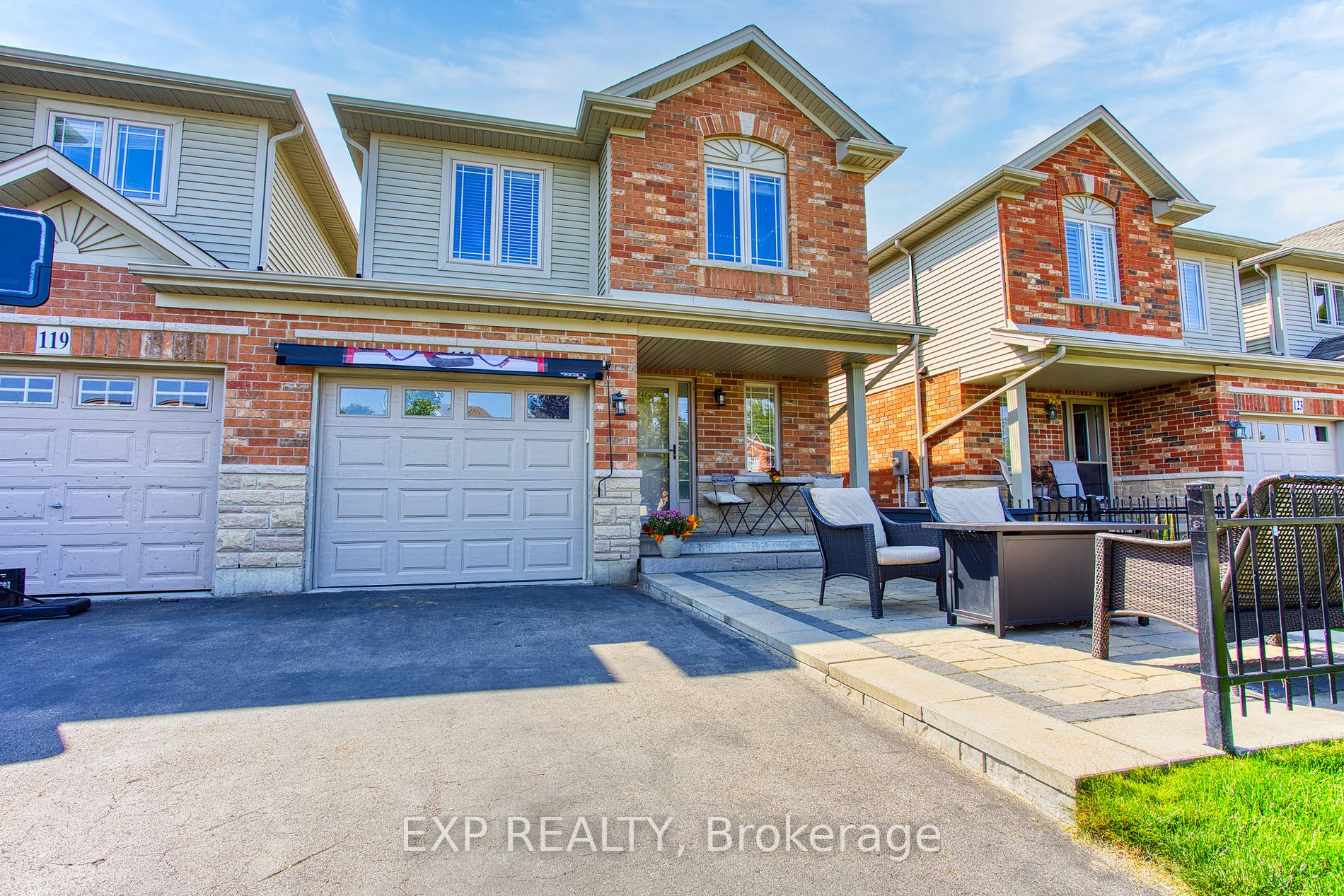 121 Sumner Cres, For Sale in Grimsby eXp Realty
