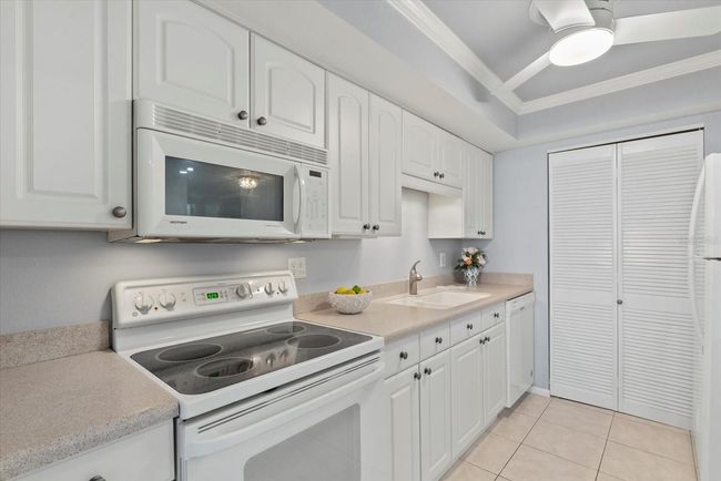 Kitchen | Image 10