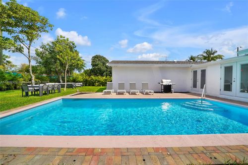 18280 Ne 8th Ave, North Miami Beach, FL, 33162-1109 | Card Image