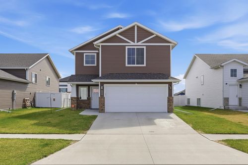 6824 Meadow View Drive S, Fargo, ND, 58104 | Card Image