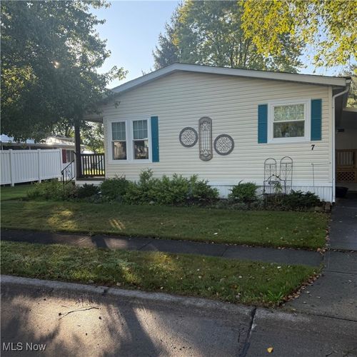 7 Symphony St, Olmsted Twp, OH, 44138-2996 | Card Image