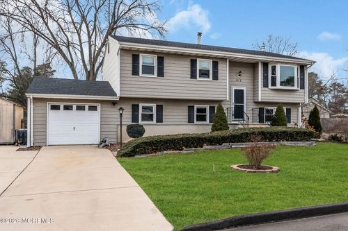 613 Champlain St, Toms River, NJ, 08757-2535 | Card Image