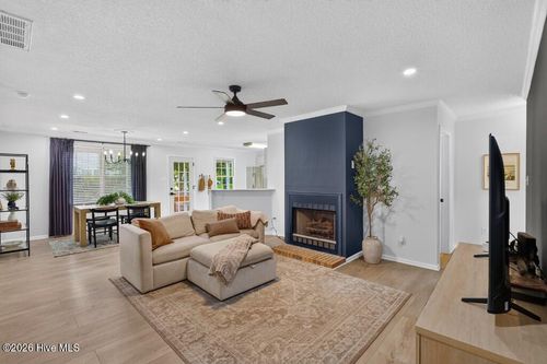 219 Esquire Ct, New Bern, NC, 28562-8889 | Card Image