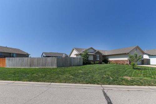 2217 S Michelle St, Wichita, KS, 67207-6687 | Card Image