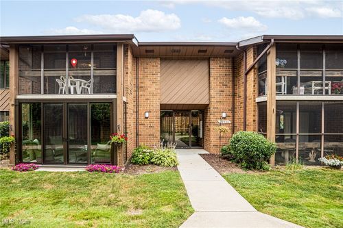 apt-201-22936 Mastick Rd, Fairview Park, OH, 44126-3166 | Card Image