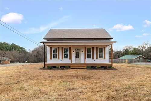 124 Vaden Rd, Reidsville, NC, 27320-9102 | Card Image