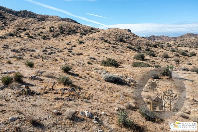 57795 Santa Barbara Dr, House other with 2 bedrooms, 2 bathrooms and 10 parking in Yucca Valley CA | Image 56