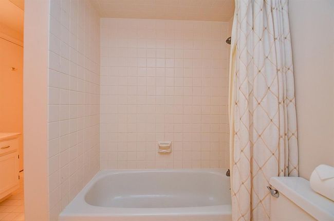 There is a tub/shower in the secondary bath. | Image 18