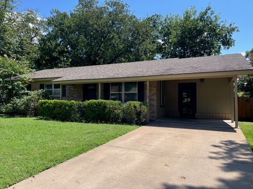 1113 Chester St, Cleburne, TX, 76033-8752 | Card Image