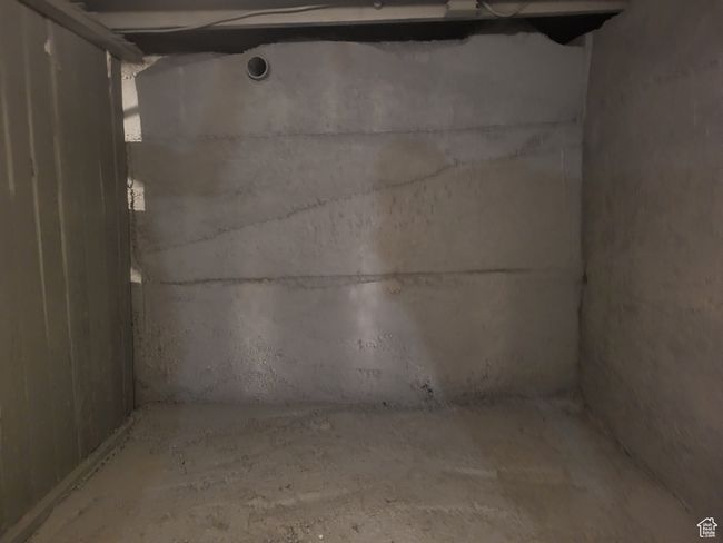tall crawl space for storage | Image 53