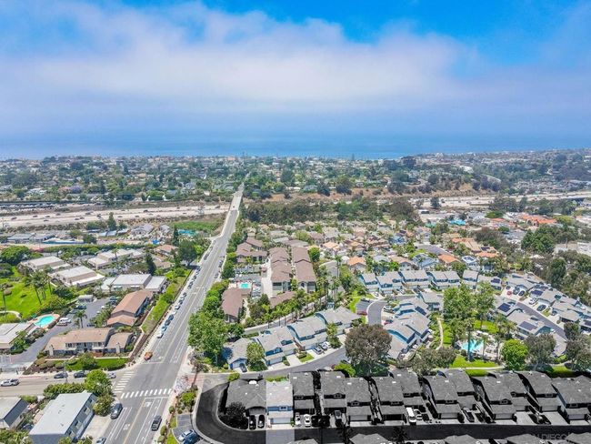 677 Summer View Cir, Townhouse with 2 bedrooms, 3 bathrooms and 2 parking in Encinitas CA | Image 54
