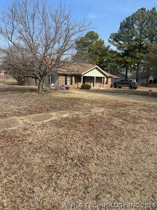 406 Diamond St, Holdenville, OK, 74848-4026 | Card Image