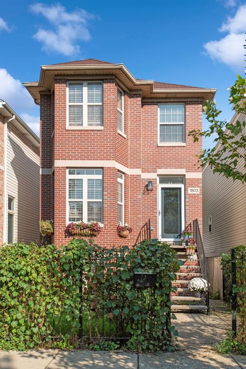1803 N Fairfield Ave, Chicago, IL, 60647-4213 | Card Image