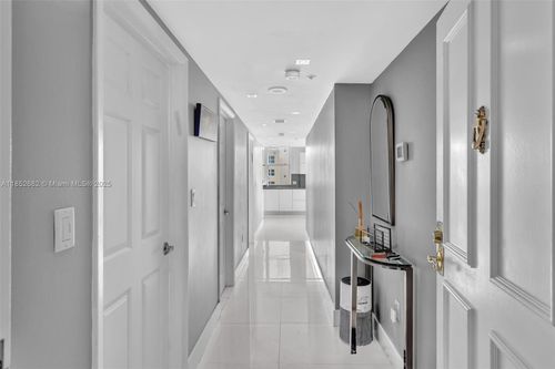 apt-2001-800 Claughton Island Dr, Miami, FL, 33131-2436 | Card Image