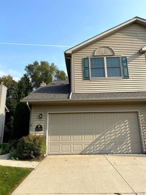 132 Stratford Ln, Lake Orion, MI, 48360-1352 | Card Image