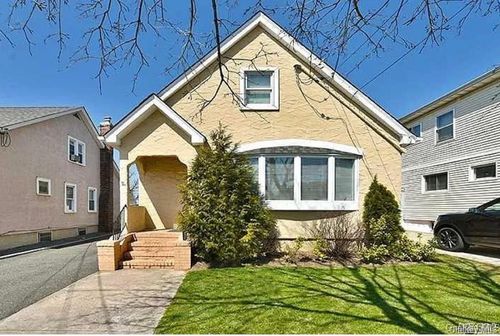 1000 Russell St, Franklin Square, NY, 11010-2510 | Card Image