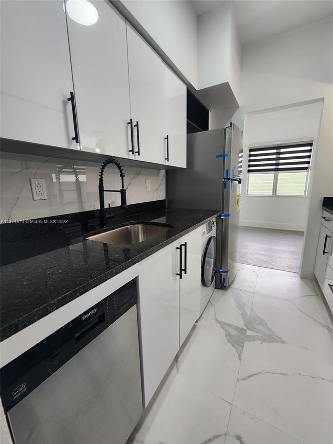 205 - 2101 Normandy Dr, Condo with 1 bedrooms, 1 bathrooms and null parking in Miami Beach FL | Image 15