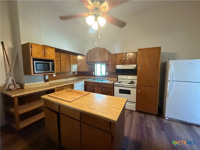 184 3 Rd St, House other with 3 bedrooms, 2 bathrooms and null parking in Maxwell TX | Image 14