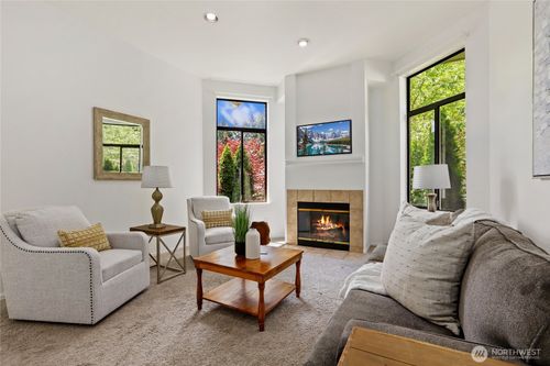 m226-9009 Avondale Rd Ne, Redmond, WA, 98052-3366 | Card Image