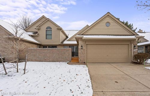 47-42738 Matthew Dr, Sterling Heights, MI, 48313-2656 | Card Image