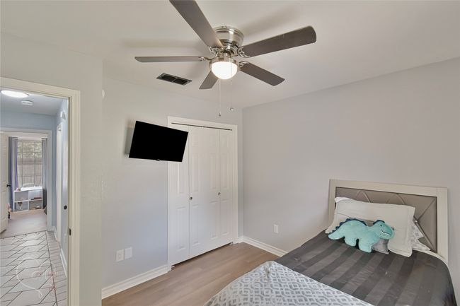Bedroom with wood finished floors, a closet, and a ceiling fan | Image 11