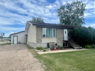 202 5 Ave, House detached with 3 bedrooms, 2 bathrooms and 6 parking in Wainwright AB | Image 1