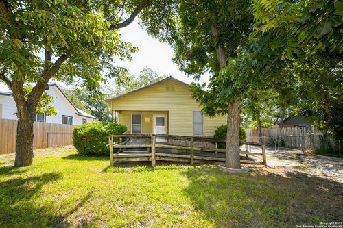 242 E Austin St, New Braunfels, TX, 78130-4106 | Card Image