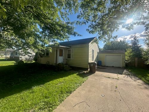 307 S Peck St, Gardner, IL, 60424-6181 | Card Image