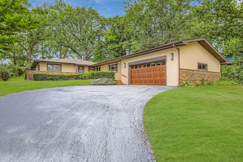 901 Banbury Rd, Mundelein, IL, 60060-1120 | Card Image