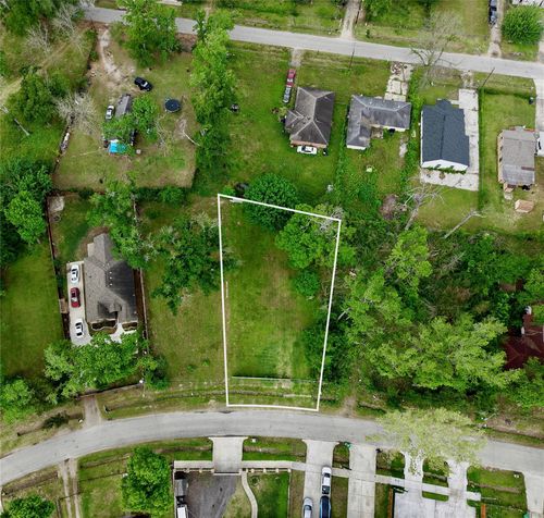 9221 Sundown Dr, Houston, TX, 77016-4909 | Card Image