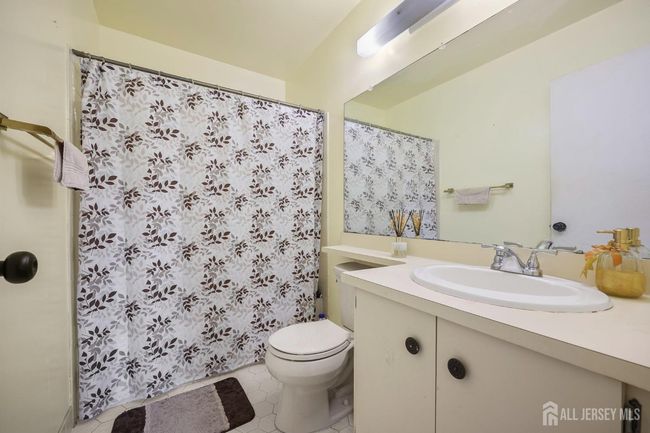 297 Constitution Cir, Townhouse with 3 bedrooms, 3 bathrooms and null parking in North Brunswick NJ | Image 12