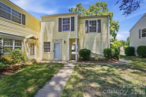 8529 Castle Pine Ct, Charlotte, NC, 28226-4693 | Card Image