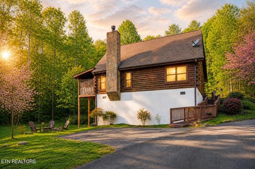 1627 Eagle Springs Rd, Sevierville, TN, 37876-1386 | Card Image