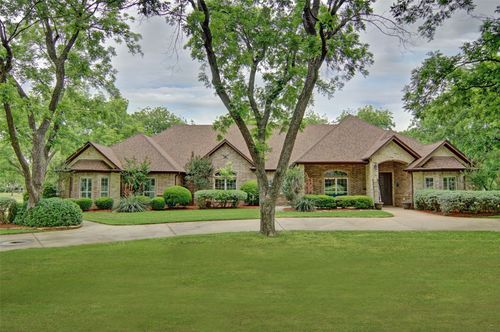 7402 Hampton Dr, Granbury, TX, 76049-4736 | Card Image