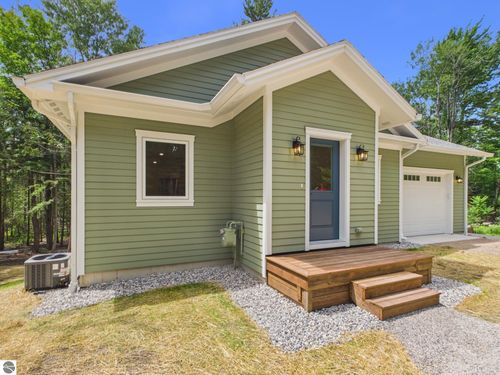 160 S West St, Northport, MI, 49670-9381 | Card Image