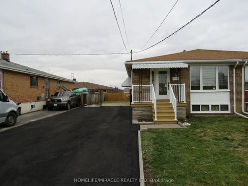 18 Rubydale Gdns, North York, ON, M9L1B9 | Card Image