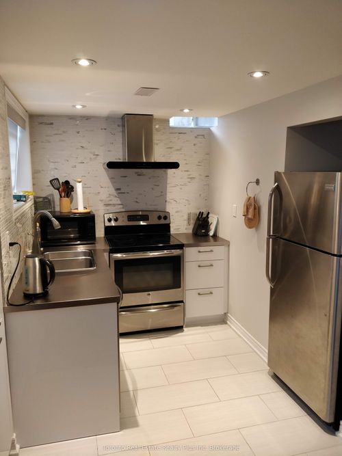 21 Delphinium Ave, Richmond Hill, ON, L4E4N6 | Card Image
