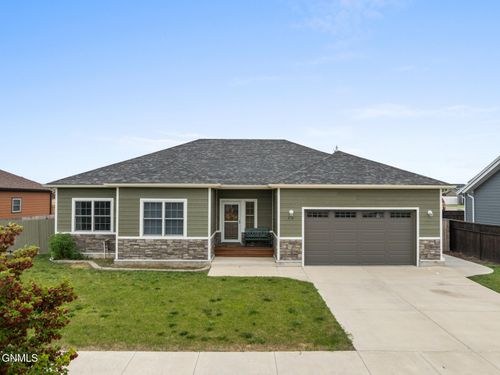 3336 Wheat Ridge St, Williston, ND, 58801-2785 | Card Image