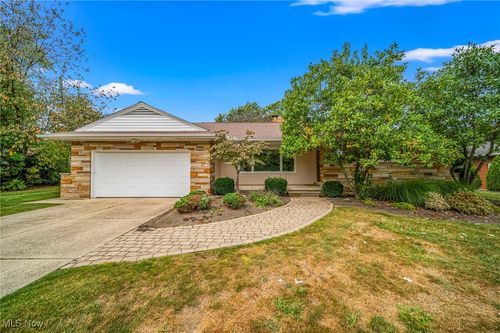 666 Strumbly Dr, Highland Heights, OH, 44143-1954 | Card Image