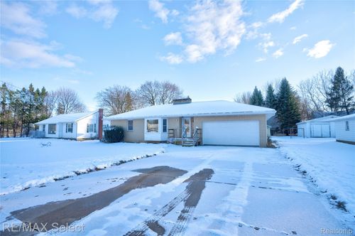 4298 Farmcrest St, Burton, MI, 48509-1106 | Card Image