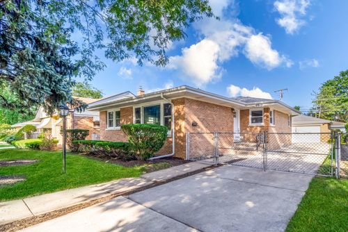 8915 Laramie Ave, Skokie, IL, 60077-1818 | Card Image