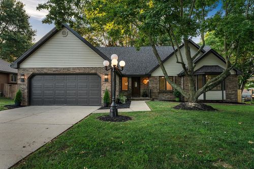 2340 S Nolting Ave, Springfield, MO, 65807-8122 | Card Image
