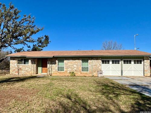 190 Gunther Ln, Pipe Creek, TX, 78063-5324 | Card Image