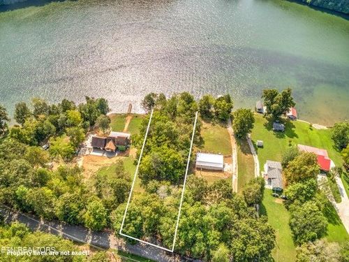 410 Lakecrest Dr, Harriman, TN, 37748-4941 | Card Image