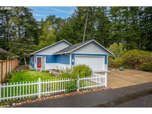 631 Rhododendron Dr, Florence, OR, 97439-9318 | Card Image