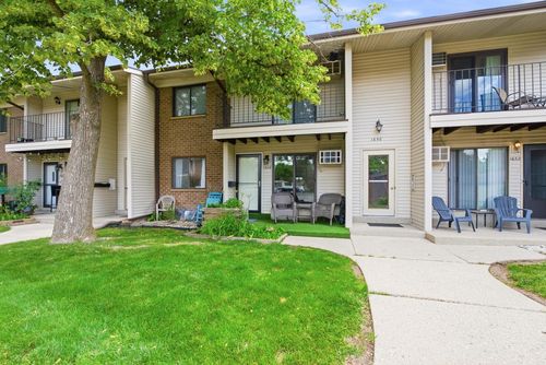 2-1646 S Carriage Lane, New Berlin, WI, 53151 | Card Image